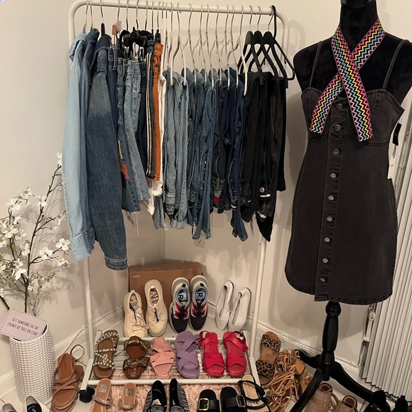 Meet your Posher, Lore🙋🏻‍♀️🙋🏻‍♀️🙋🏻‍♀️🌸🌸❤️❤️ - Picture 6 of 9